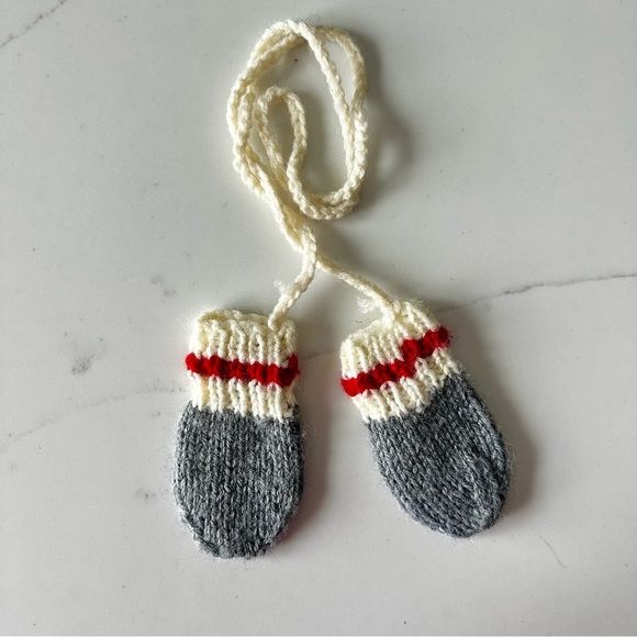 Cabin stripe knitted winter baby set - Picture 3 of 4